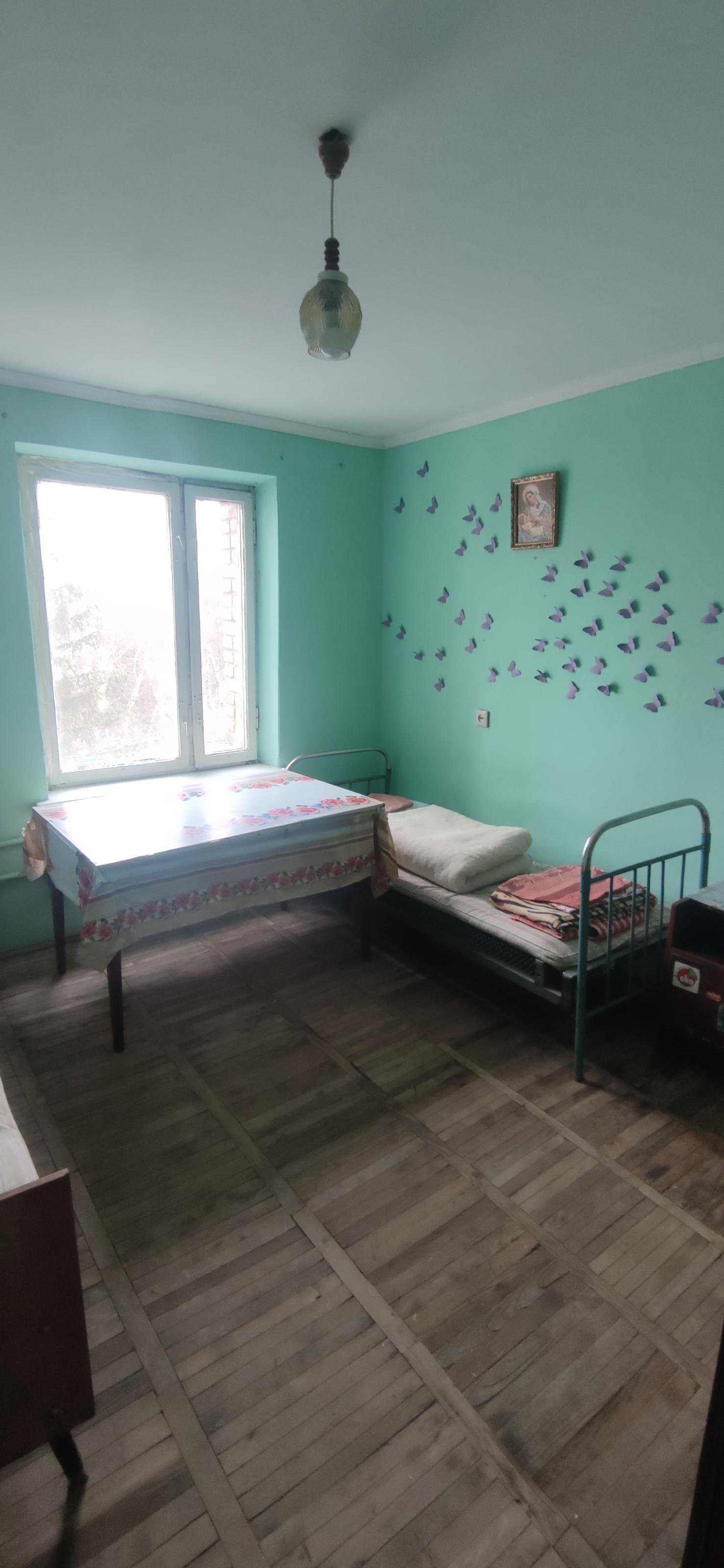 gerenoveerde kamer voor vluchtelingen