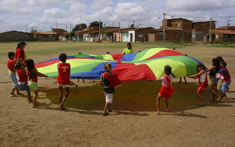 sporten en spelen in favelaz Fortaleza Brazilië