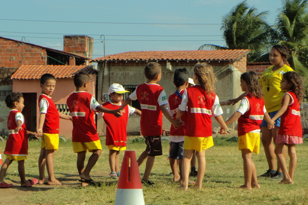 sporten en spelen in favelaz Fortaleza Brazilië