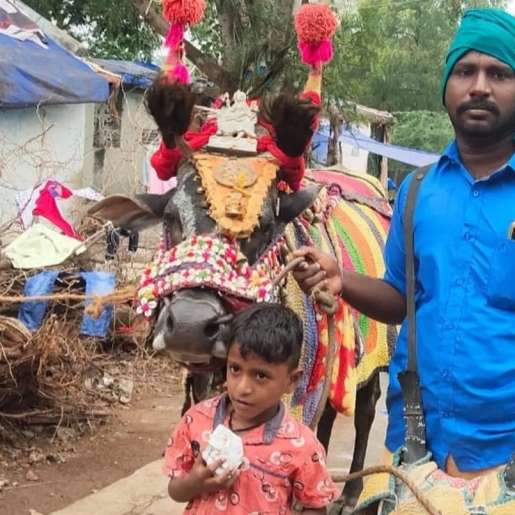 Pandeeswari trekt rond met man en kinderen
