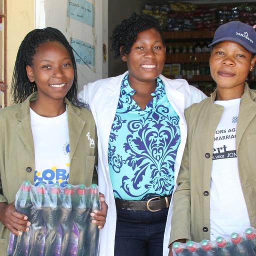 Meisjes van programma Clean Girl Soap in Zimbabwe