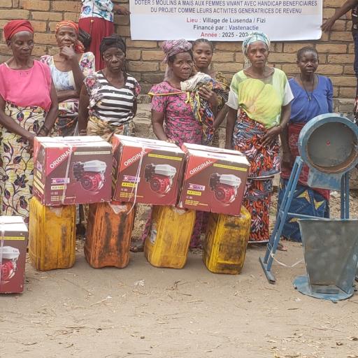 Vrouwen in DR Congo met maismolen