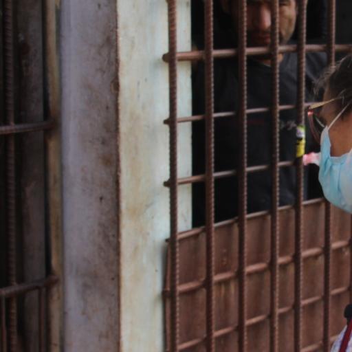 Marie Cruz bezoekt gedetineerden in Bolivia