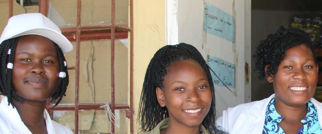 Meisjes van programma Clean Girl Soap in Zimbabwe