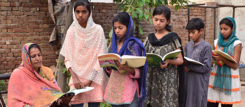 Kinderen in Pakistan op school