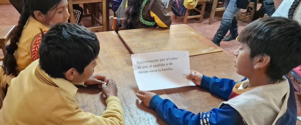 kinderen op school in Peru
