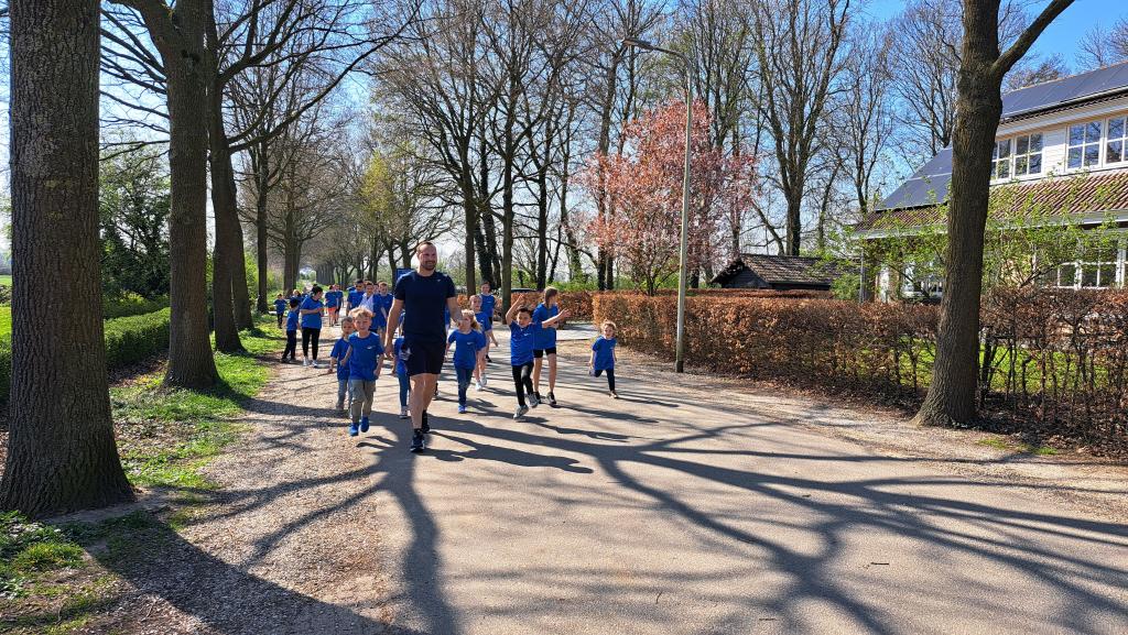 Kinderen die actie voeren voor Vastenactie