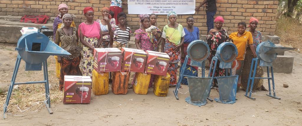 Vrouwen in DR Congo met maismolen